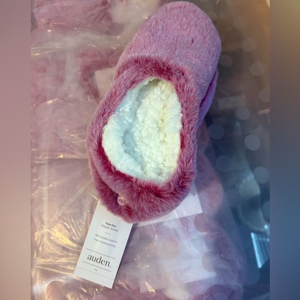 2 for $8! Auden Faux-Fur Slipper Socks in Pink 2 pack!